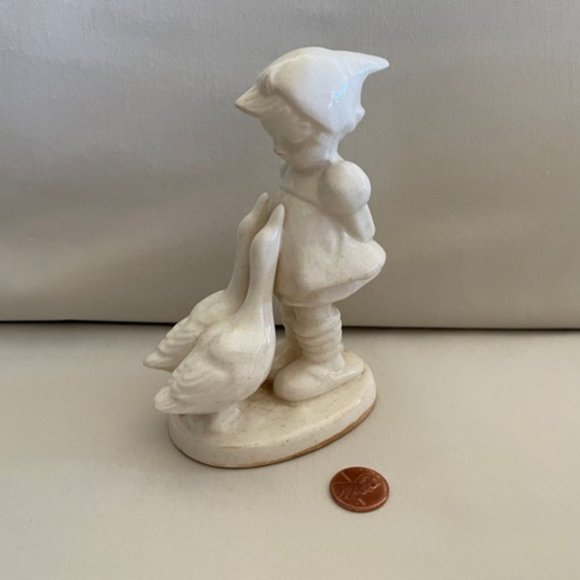 Vintage Girl with Geese Figurine - Picture 8 of 9